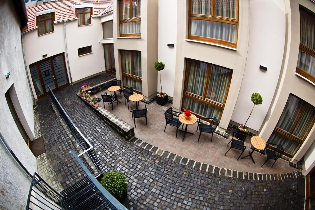 Oliva Hotel Veszprem Exterior photo